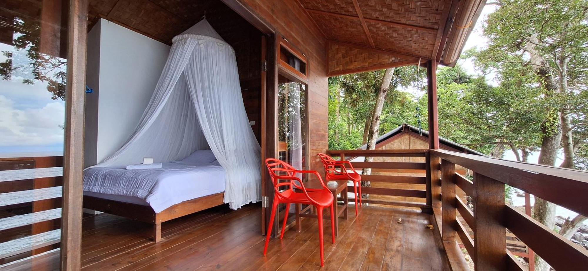 Treetop Guesthouse And Bungalows Sabang  Exterior photo