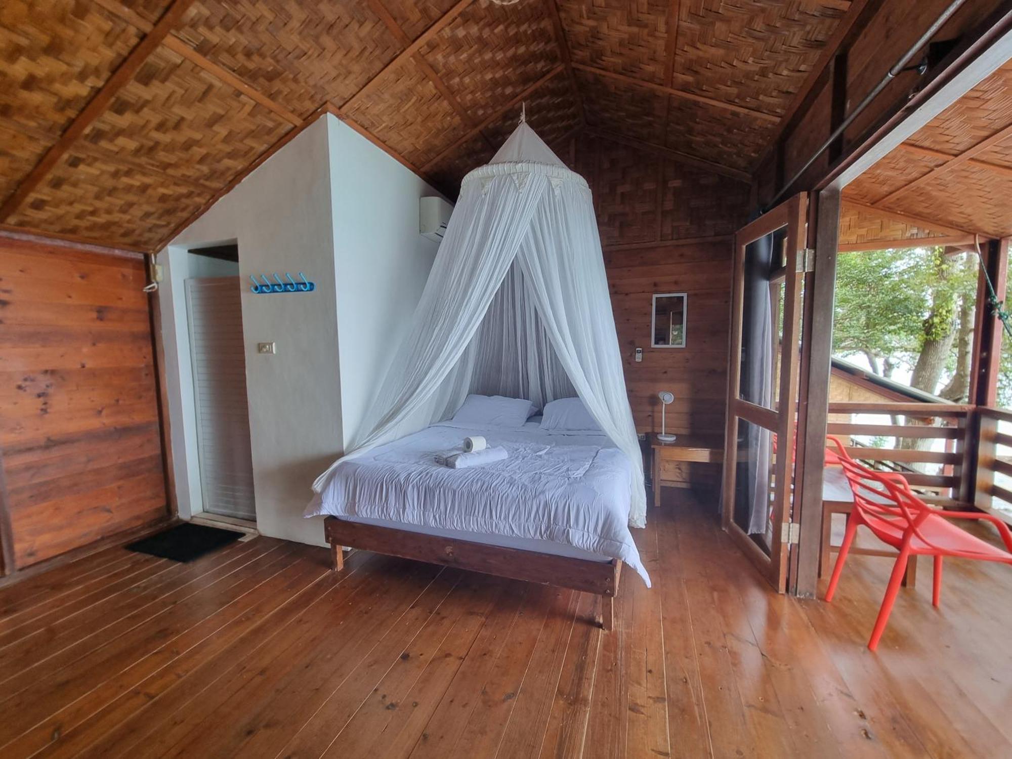 Treetop Guesthouse And Bungalows Sabang  Exterior photo